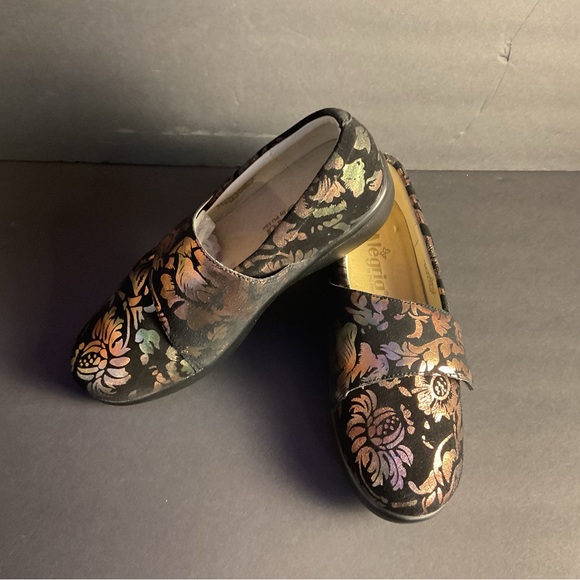 Floral Patterned Loafers - Picture 2 of 6